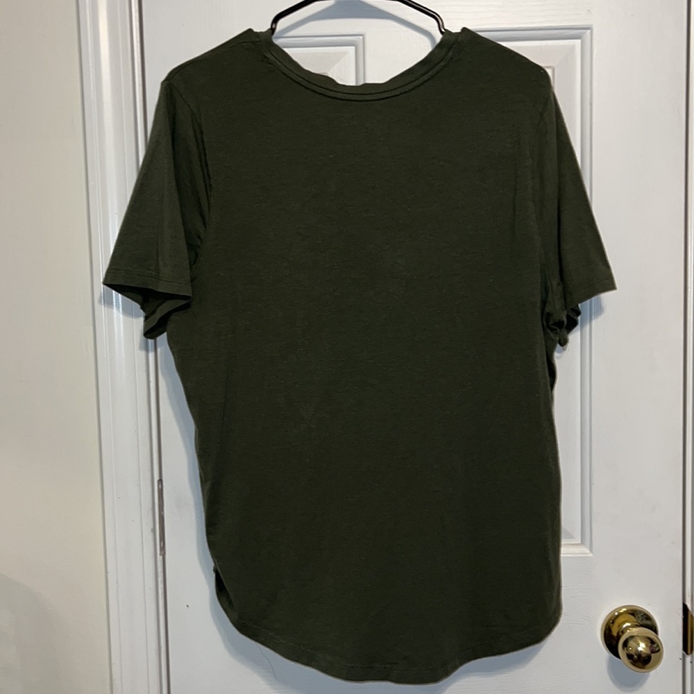 tshirt - Picture 2 of 3